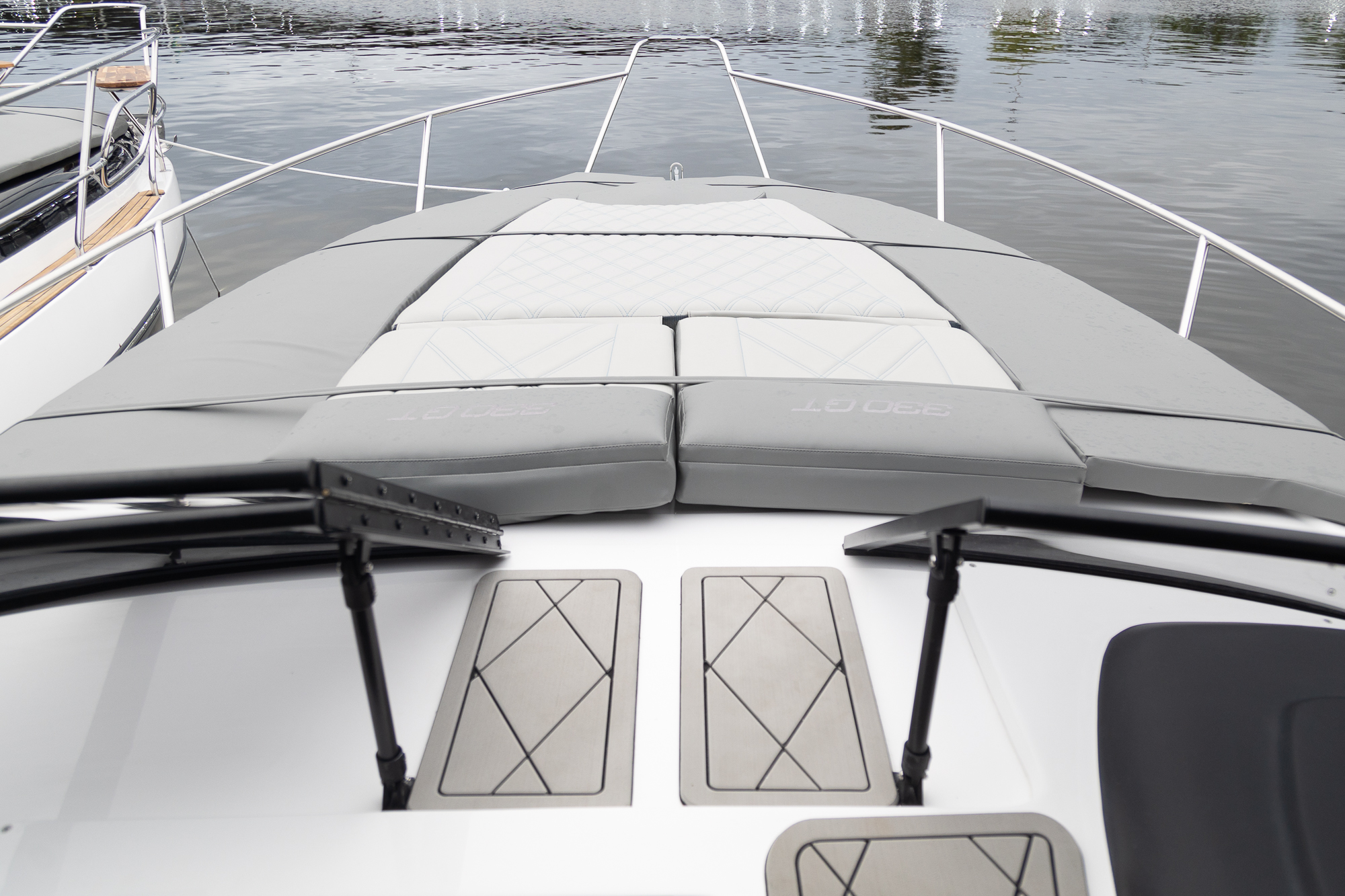 Solara 330 GT: a bordo com sustentabilidade e conforto